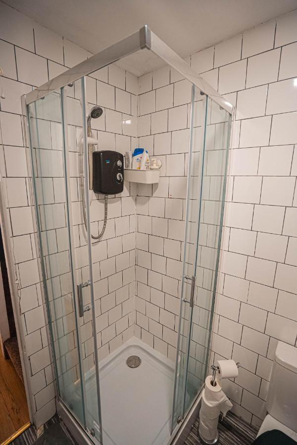 Private And Spacious 2 Bedroom House - Free Parking! Cardiff Exterior foto