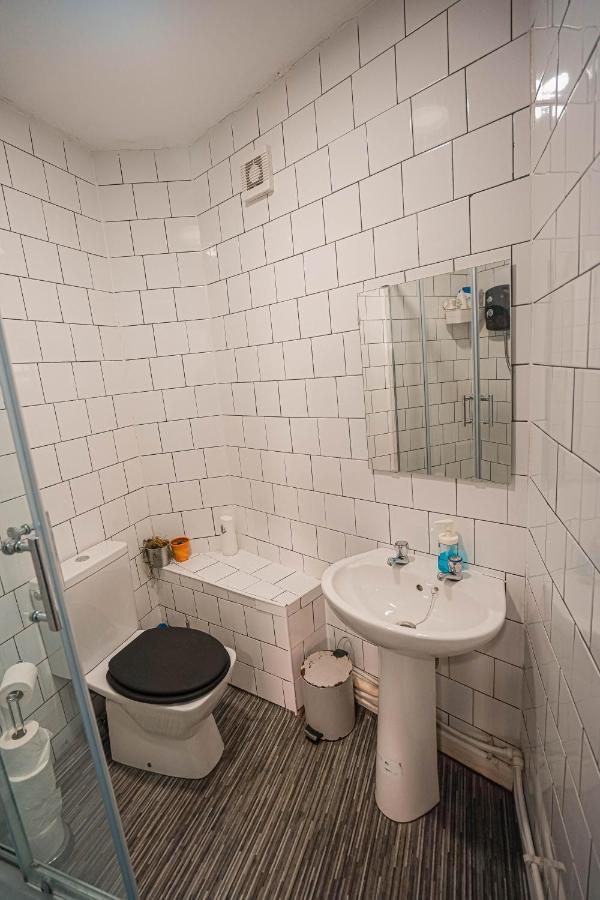 Private And Spacious 2 Bedroom House - Free Parking! Cardiff Exterior foto